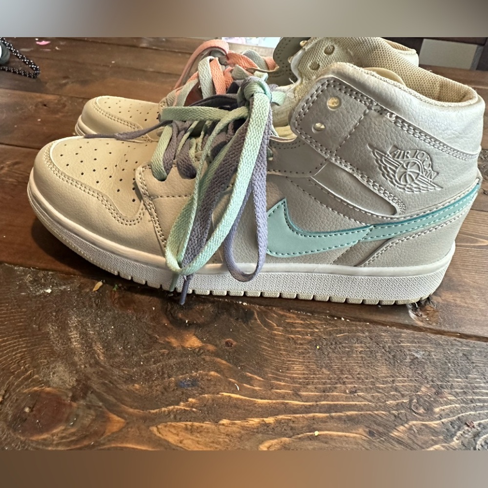 Jordan 1 Mid